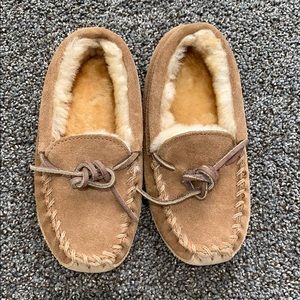 L.L. Bean kids’ slippers
